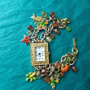 2/10$ untested gold tone fall harvest themed charms watch bracelet